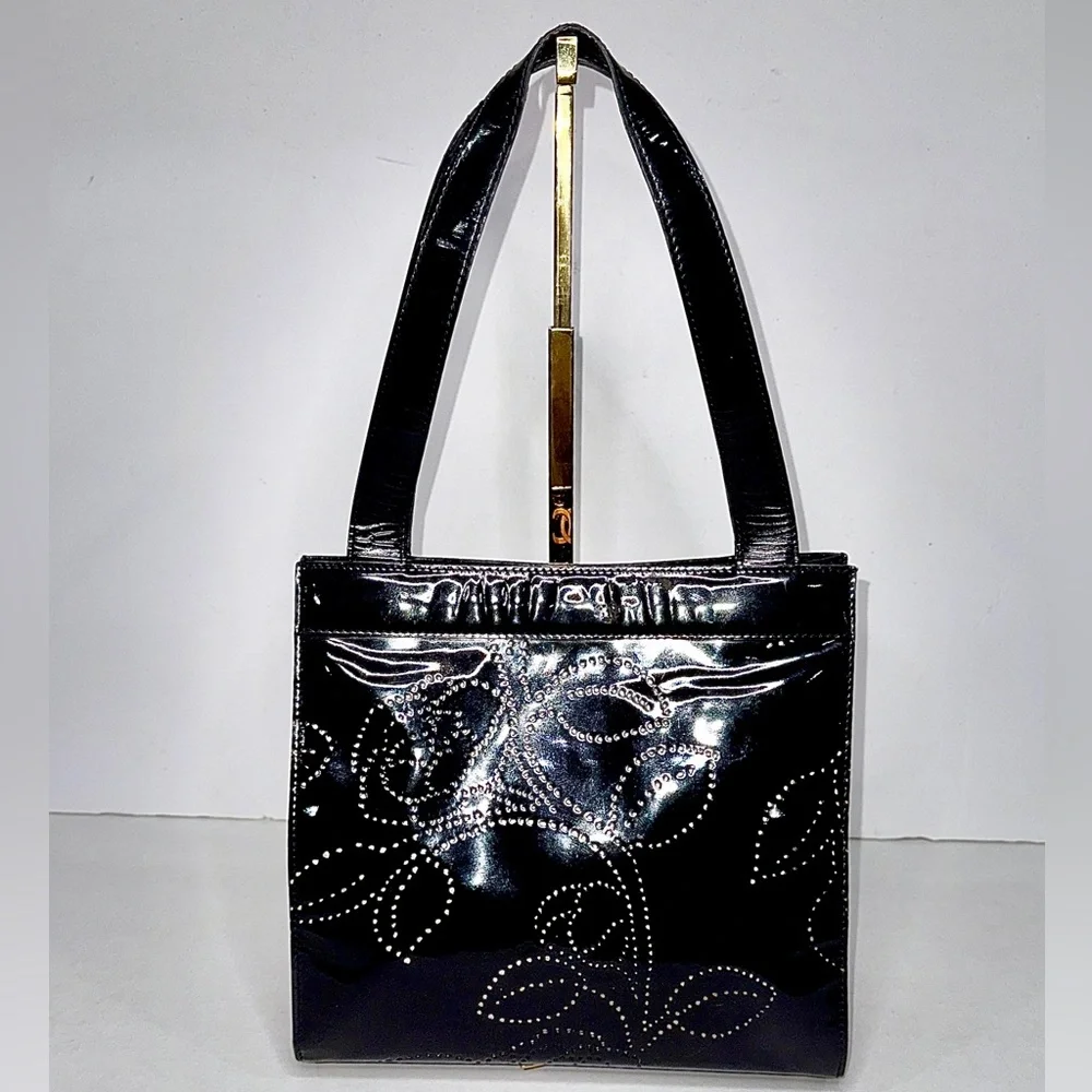 🔥SOLD🔥CHANEL Camelia Enamel Tote Bag - Picture 10 of 17